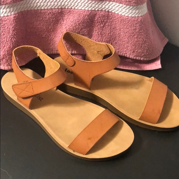 Sandals - Picture 1 of 2